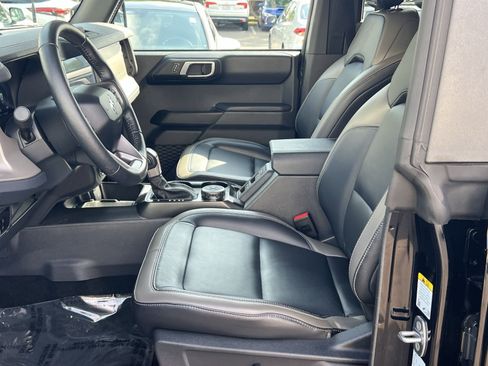 Used 2025 Ford Bronco Outer Banks AWD/4WD image 12