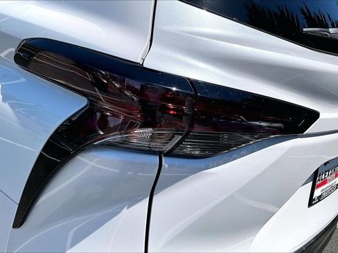 Used 2023 Toyota Sienna XLE FWD image 29
