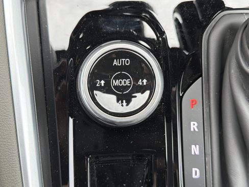 Used 2026 Chevrolet Colorado ZR2 w/ Technology Package AWD/4WD image 30
