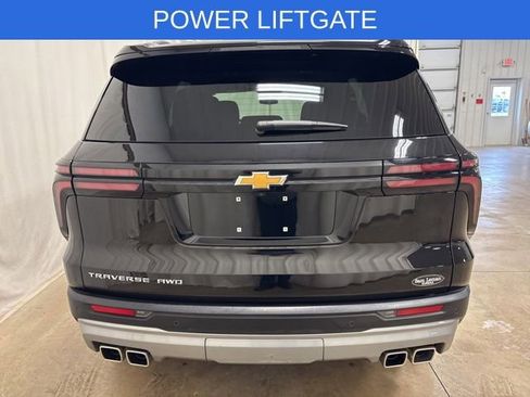 Used 2025 Chevrolet Traverse LT image 5
