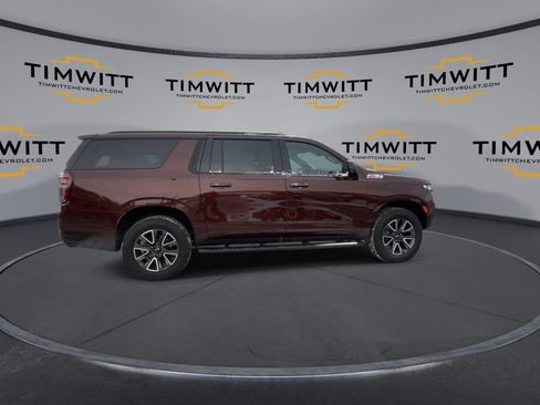 Used 2023 Chevrolet Suburban Z71 w/ Luxury Package image 2