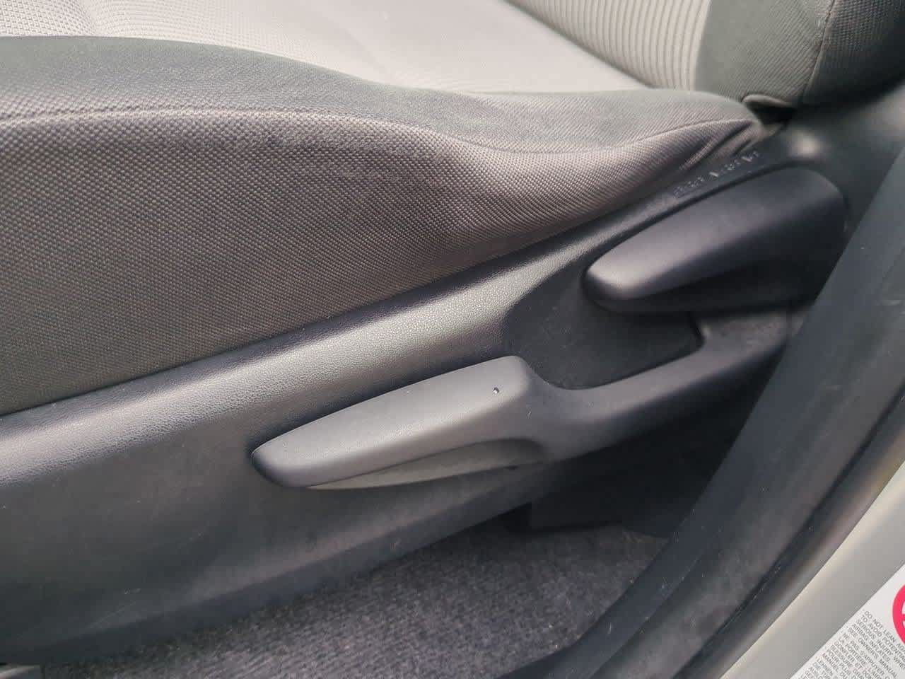 Used 2015 Toyota RAV4 LE AWD/4WD image 16
