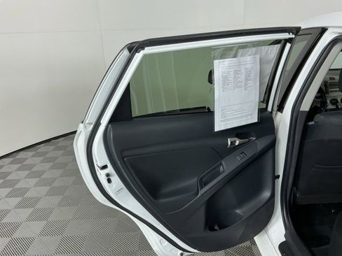 Used 2010 Toyota Matrix S image 21