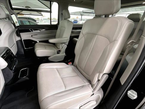 Used 2022 Jeep Wagoneer Series III w/ Premium Group I image 20