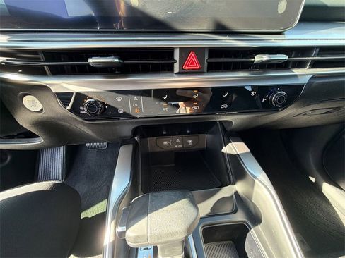 Used 2025 Kia Sorento LX image 17