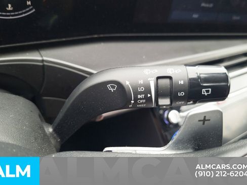 Used 2025 Hyundai Santa Fe SEL FWD image 16