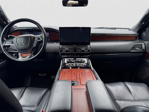 Used 2024 Lincoln Navigator Reserve image 11