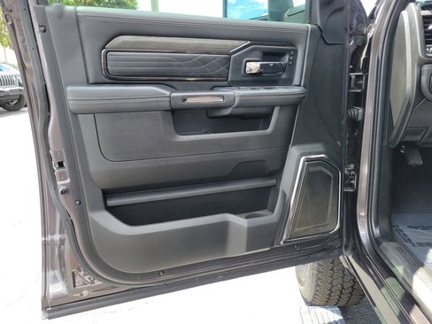 Used 2025 RAM 2500 Limited AWD/4WD image 18