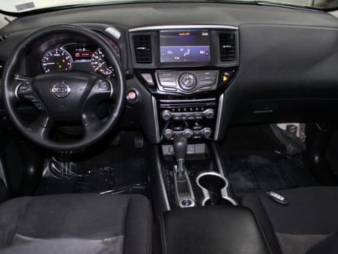 Used 2019 Nissan Pathfinder S image 2