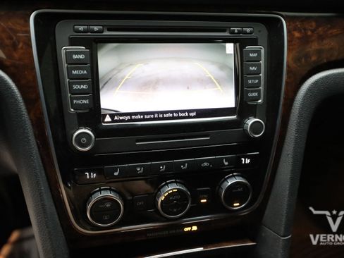 Used 2013 Volkswagen Passat TDI SEL Premium FWD image 25