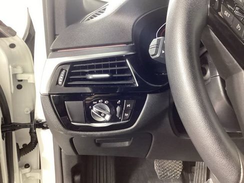 Used 2022 BMW 530i xDrive w/ Convenience Package AWD/4WD image 12
