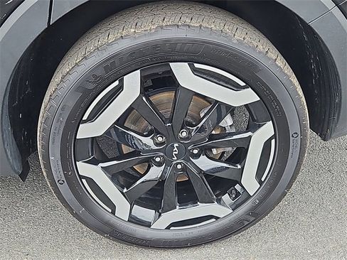 Used 2024 Kia Telluride EX w/ EX Captain's Chair Package image 8