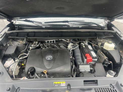 Used 2021 Toyota Highlander Platinum image 10
