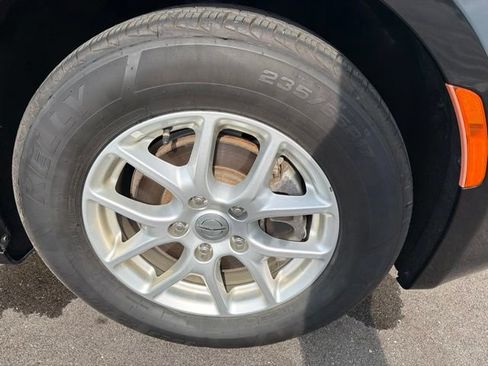 Used 2022 Chrysler Voyager LX FWD image 4