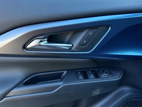 New 2026 Chevrolet Equinox EV LT w/ LPO, Blackout Package image 11