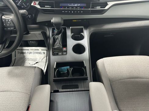 Used 2025 Toyota Sienna LE image 40