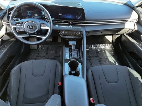 Used 2023 Hyundai Elantra SEL w/ Convenience Package image 9