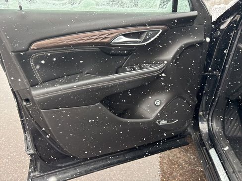 Used 2022 Buick Envision Avenir w/ Safety Package image 9