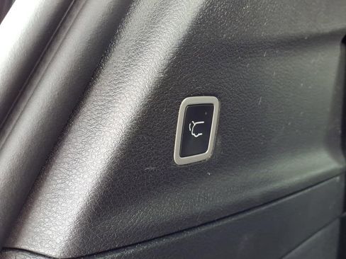 Used 2025 Chrysler Pacifica Select FWD image 15