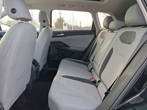 Certified 2024 Volkswagen Taos SE image 11