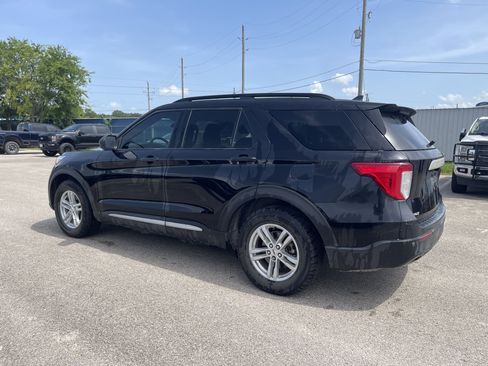 Used 2024 Ford Explorer XLT RWD image 3