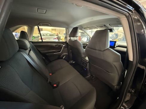 Used 2025 Toyota RAV4 LE FWD image 33