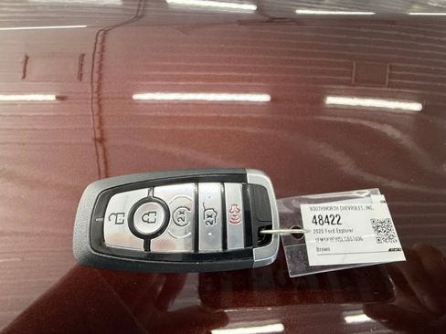 Used 2020 Ford Explorer Limited w/ Hybrid Equipment Group 310A AWD/4WD image 32
