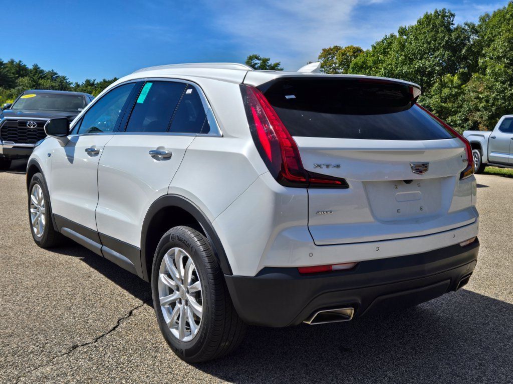 Used 2023 Cadillac XT4 Luxury w/ Cold Weather Package AWD/4WD image 3