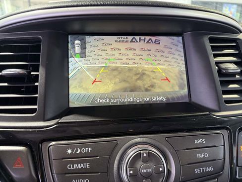 Used 2020 Nissan Pathfinder S image 22