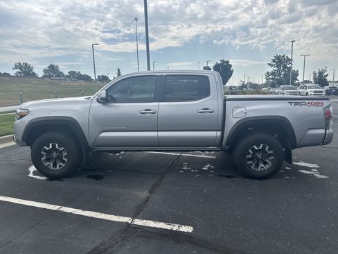 Used 2021 Toyota Tacoma TRD Off-Road w/ TRD Premium Off Road Package AWD/4WD image 9