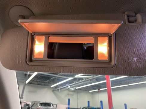 Used 2018 Buick Envision Essence image 30