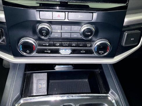 Used 2024 Ford Expedition XLT RWD image 30
