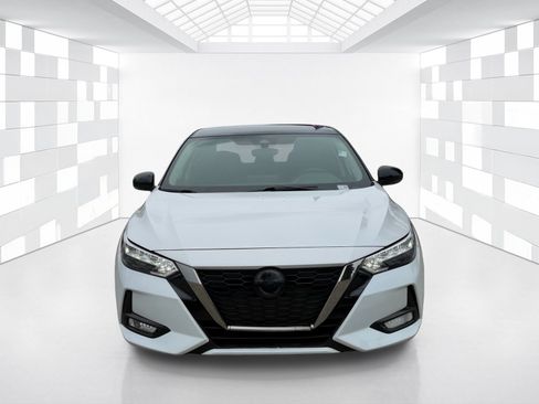 Used 2022 Nissan Sentra SR w/ Electronics Package FWD image 2