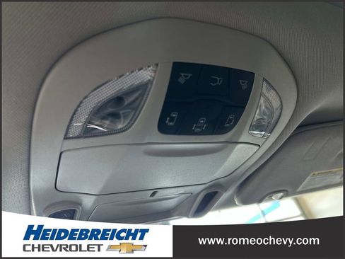 Used 2021 Chrysler Pacifica Limited w/ Uconnect Theater Family Group image 25