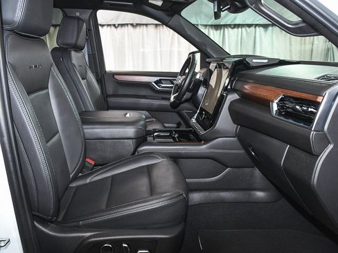 Used 2025 GMC Yukon Denali image 60