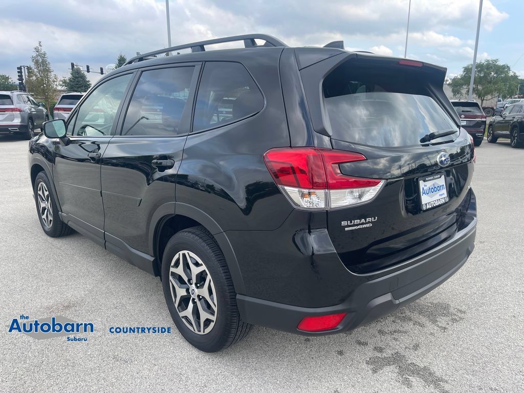 Used 2023 Subaru Forester Premium AWD/4WD image 3