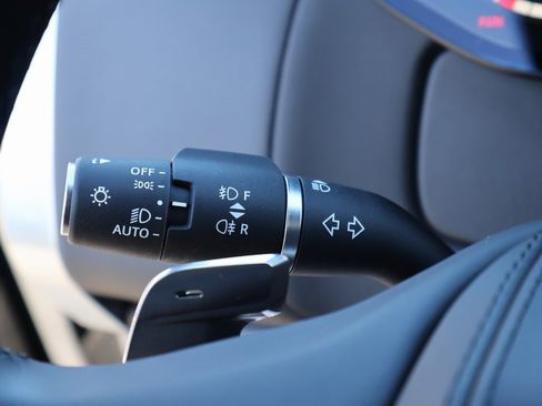 Certified 2025 Land Rover Range Rover SE image 32