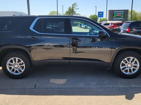 Used 2019 Chevrolet Traverse LS FWD image 4