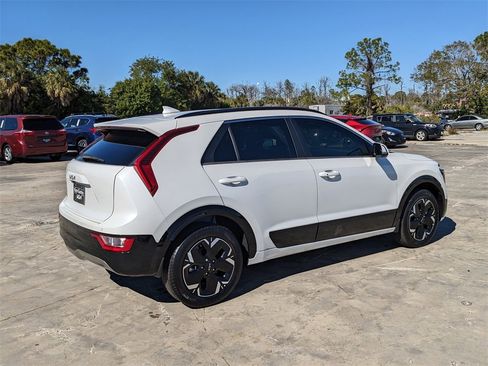 Certified 2025 Kia Niro Wind image 9