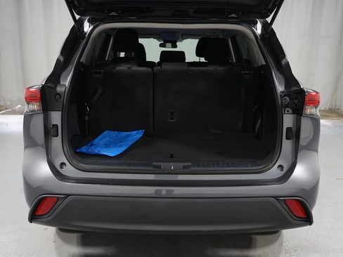 Certified 2023 Toyota Highlander L image 34
