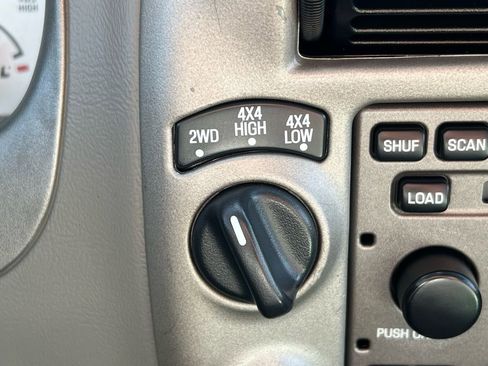 Used 2003 Ford Explorer Sport Trac XLS image 29