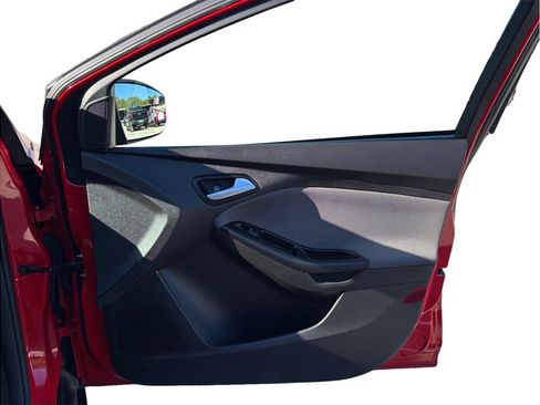 Used 2013 Ford Focus SE image 30