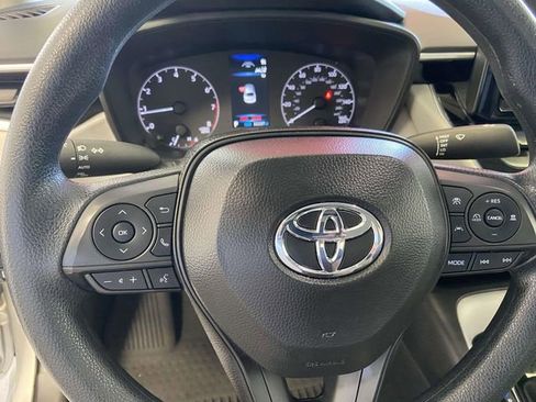 Used 2025 Toyota Corolla LE w/ Convenience Package image 19