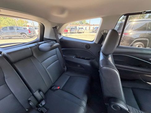 Used 2019 Honda Pilot Touring image 38