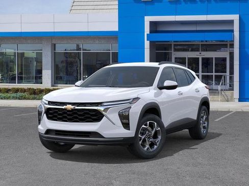 New 2026 Chevrolet Trax LT w/ Driver Confidence Package FWD image 6