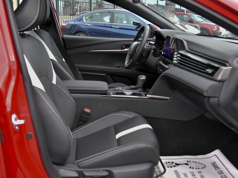 Used 2025 Toyota Camry SE image 47