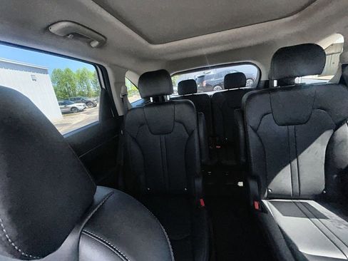 Used 2025 Kia Sorento EX w/ Panoramic Sunroof Package FWD image 29