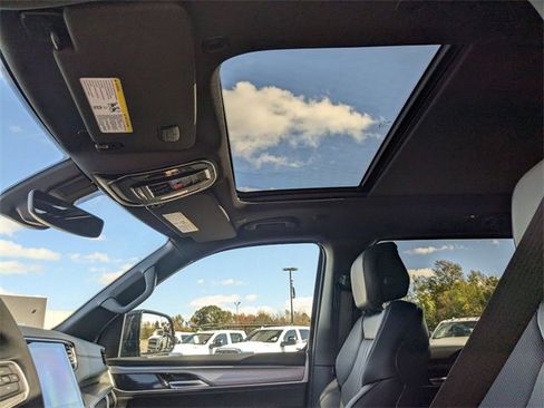 New 2025 Jeep Wagoneer L Series II w/ Premium Group I image 26