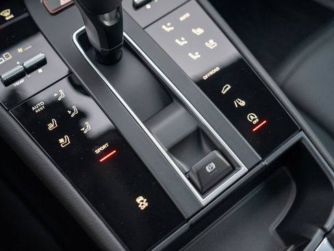 New 2026 Porsche Macan image 21