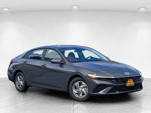 New 2026 Hyundai Elantra SE FWD image 1